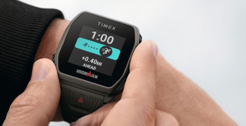 R300 is a smartwatch that tracks all your fitness regimes and battery lasting up to 25 hours