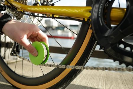 The eco-friendly ‘Green Disc’ serves as a lube for bike chain