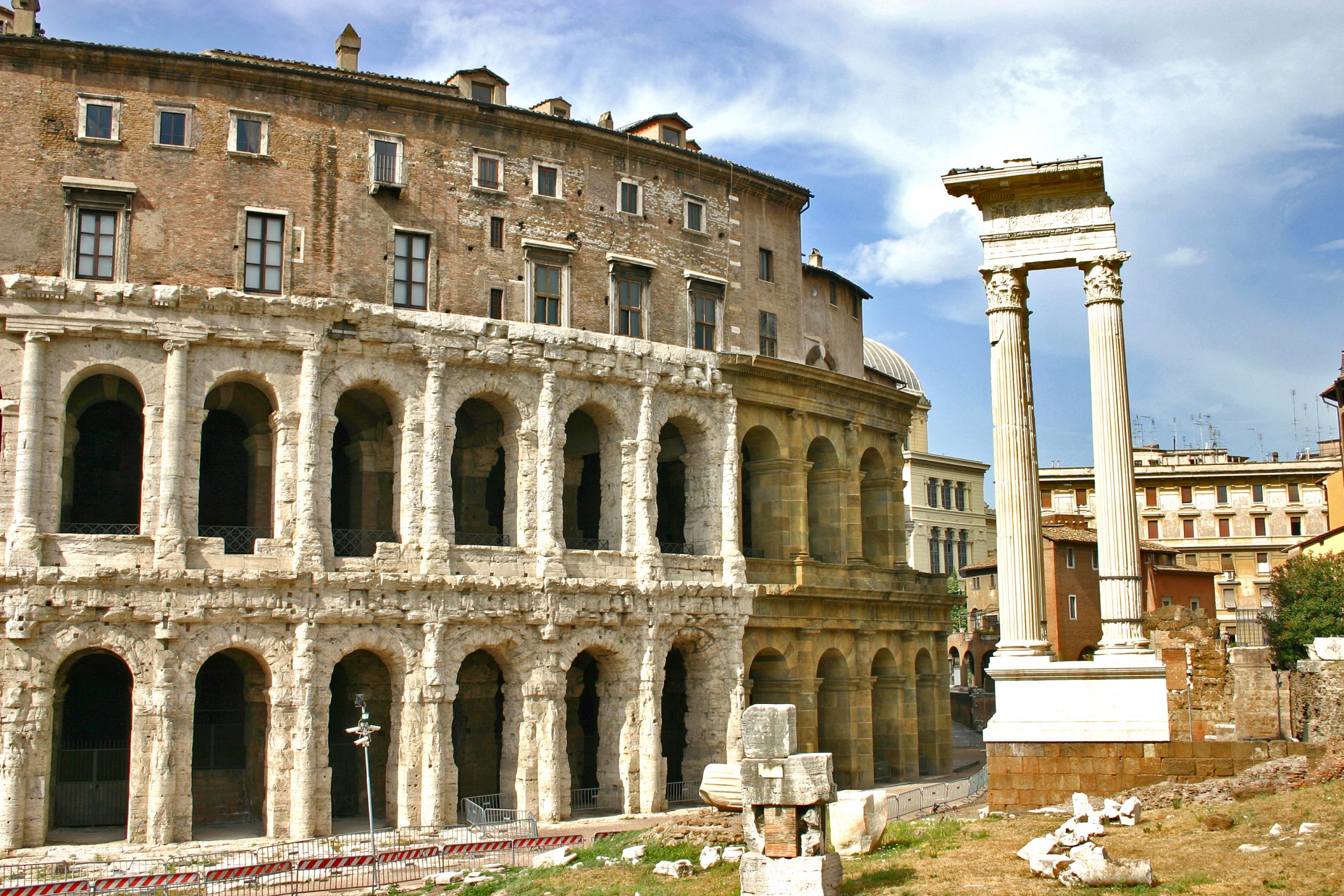 Roma teatro di marcello scaled